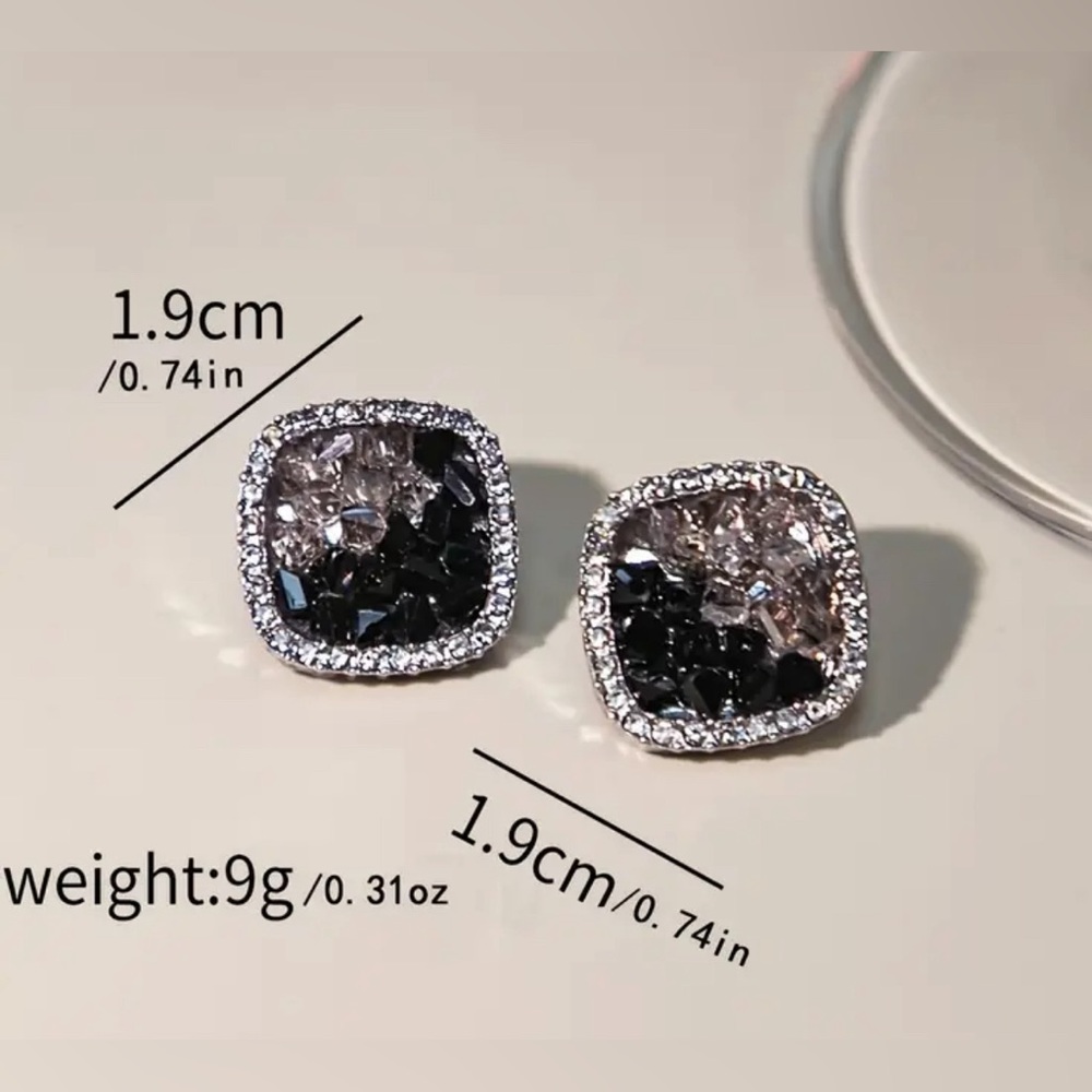 Square Ombré Stud Earrings - Picture 4 of 4